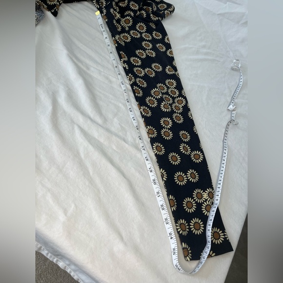 2pc Lularoe leggings one size fits all lavender floral and black with daisies - Picture 7 of 8